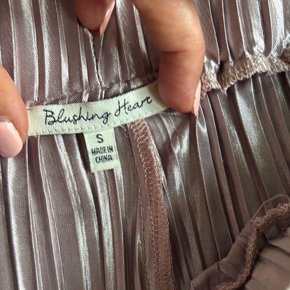 Casual Pleated Pants in Silver - Picture 2 of 6